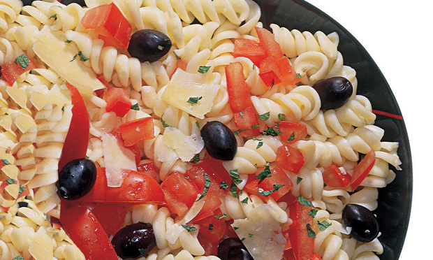 Salada de fusilli com azeitona
