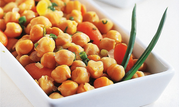 Salada de grão-de-bico e minicenoura