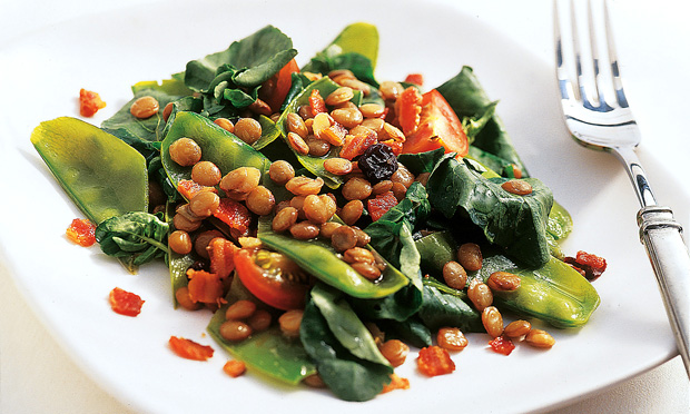 Salada de lentilha com ervilha-torta