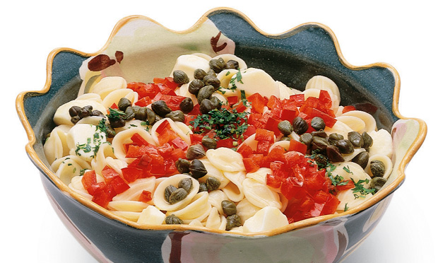 Salada de macarrão com pimentão