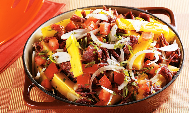 Salada de mandioca e carne-seca
