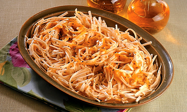 Salada de palmito com molho de maracujá