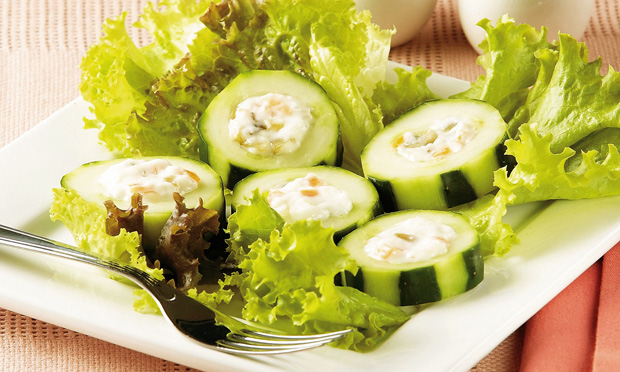 Salada de pepino recheado