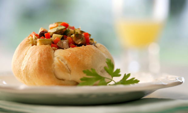 Sanduíche de legumes com passas