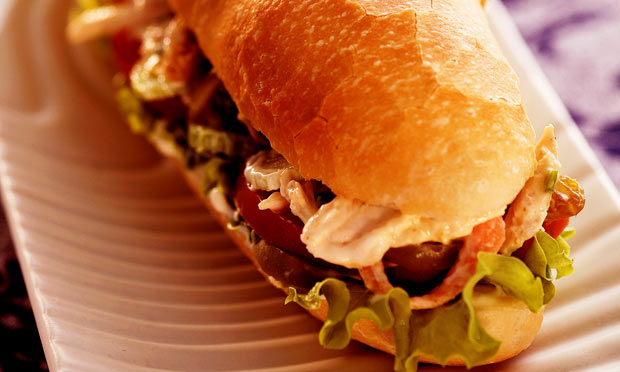Sanduíche de salpicão na baguete