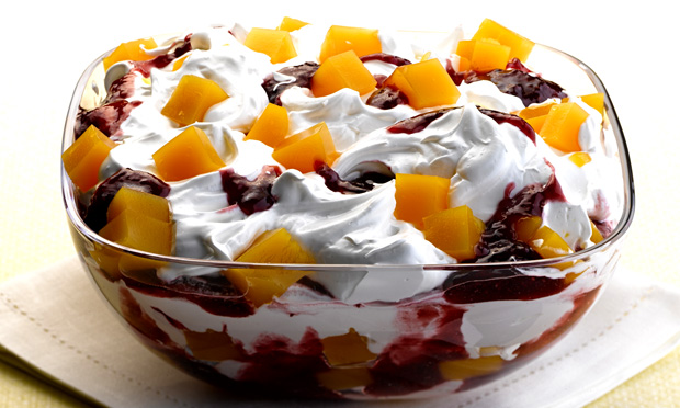 Sobremesa de merengue italiano, gelatina e geleia