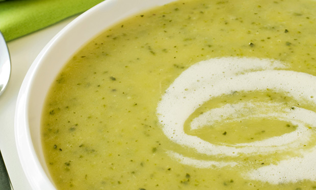 Sopa de abobrinha com curry