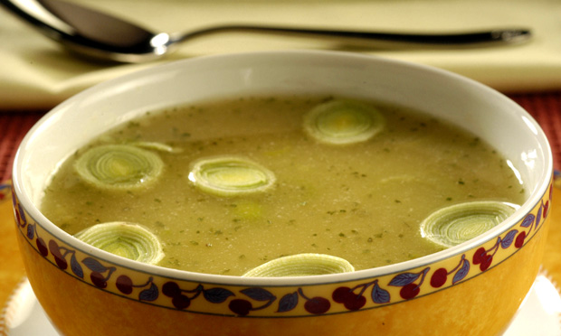 Sopa de batata com alho-poró