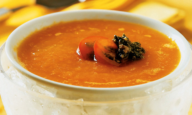 Sopa de cenoura ao pesto