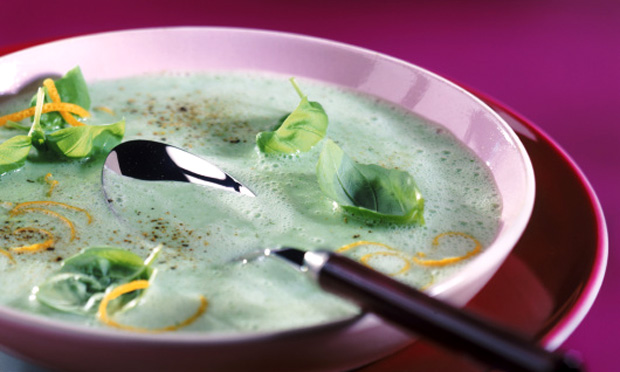 Sopa cremosa de agrião e palmito