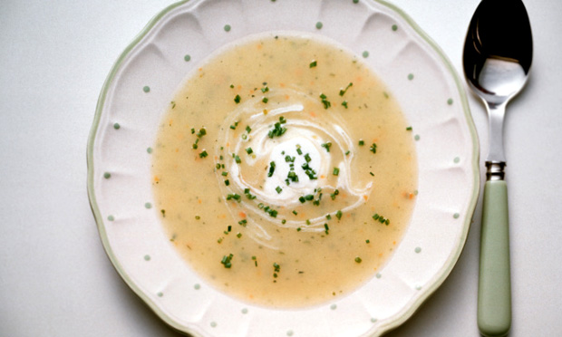 Sopa cremosa de batata e brócolis