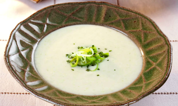 Sopa de batata e alho-poró