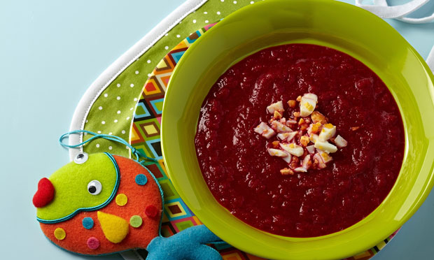 Sopa de beterraba com carne