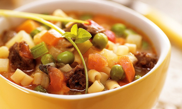 Sopa de macarrão ave-maria com ervilha fresca