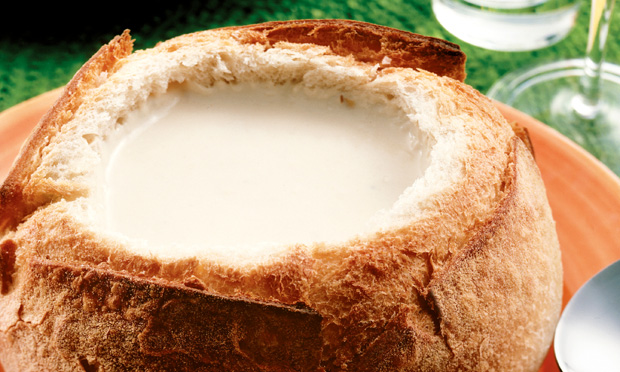 Sopa de queijo no pão