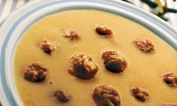 Sopa de legumes com bolinho de carne