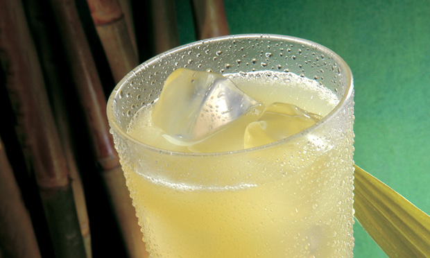 Suco de abacaxi e limão