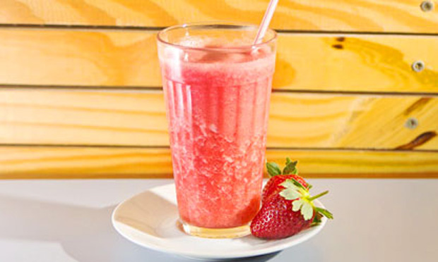 Suco de abacaxi com morango