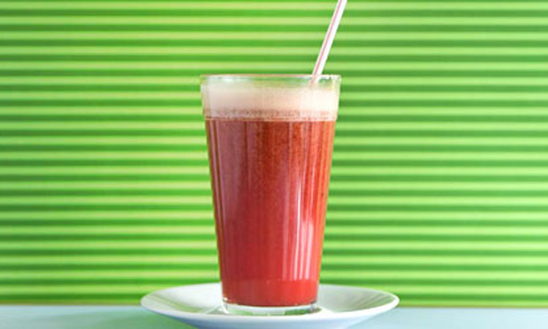 Suco de laranja, beterraba e cenoura