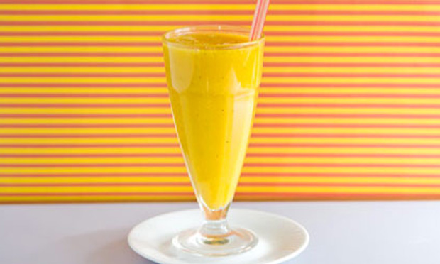 Suco de manga, maracujá e mel