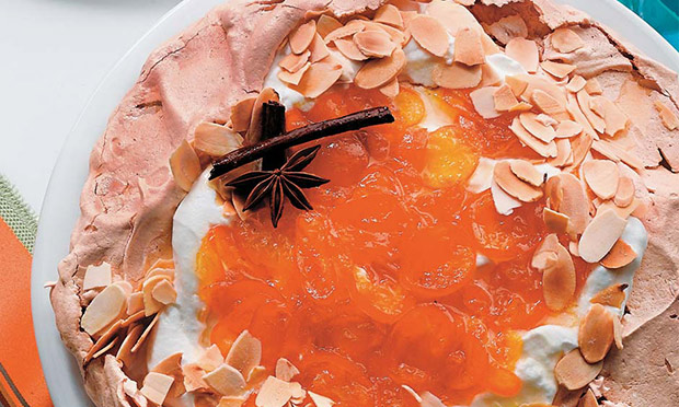 Suspiro com amêndoa e calda de laranja kinkan