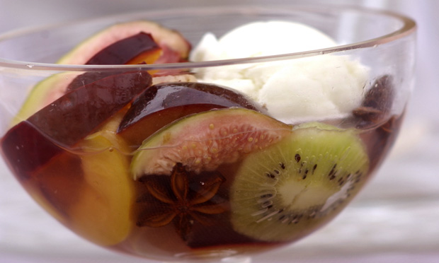 Taça de frutas com especiarias