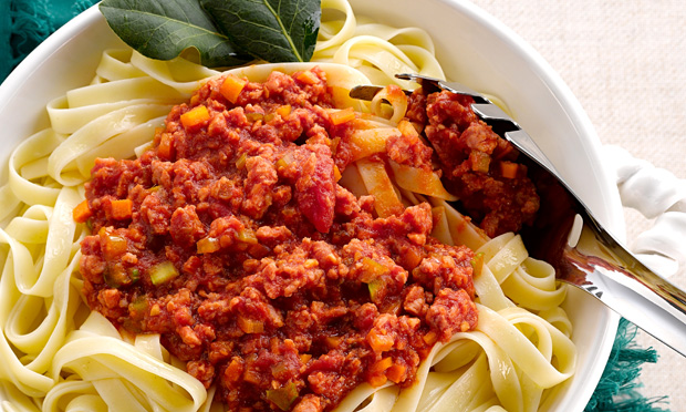 Talharim com ragu de linguiça fresca de pernil