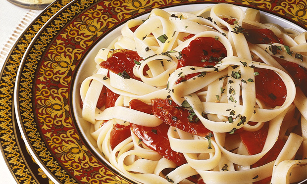 Talharim com tomate seco