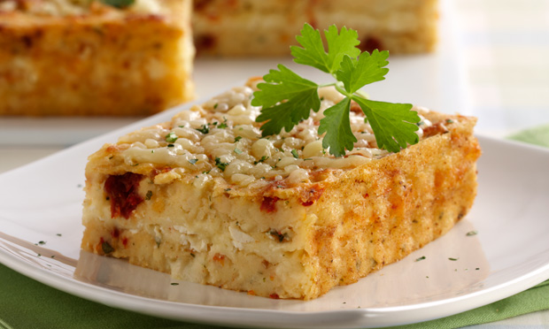 Torta de batata, tomate seco e queijo