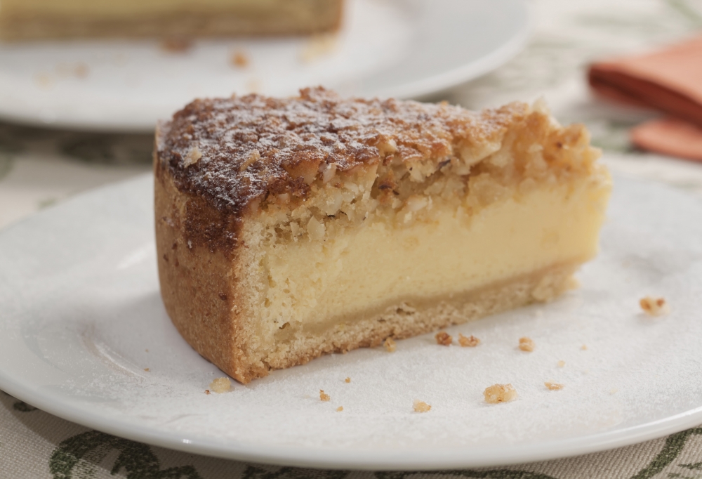 Torta com recheio de leite condensado e biscoito