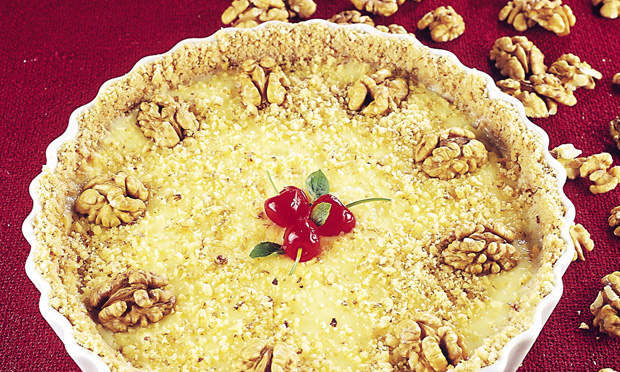 Torta de creme de leite com nozes