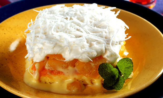 Torta de abacaxi com coco