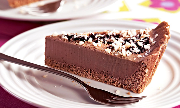 Torta de castanha-do-pará com sorvete de uísque, curry e chocolate