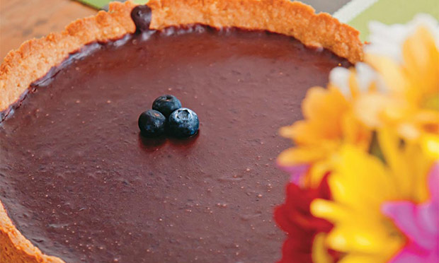 Torta de chocolate meio amargo com blueberry