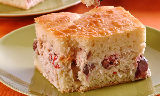 Torta de frango com azeitona preta