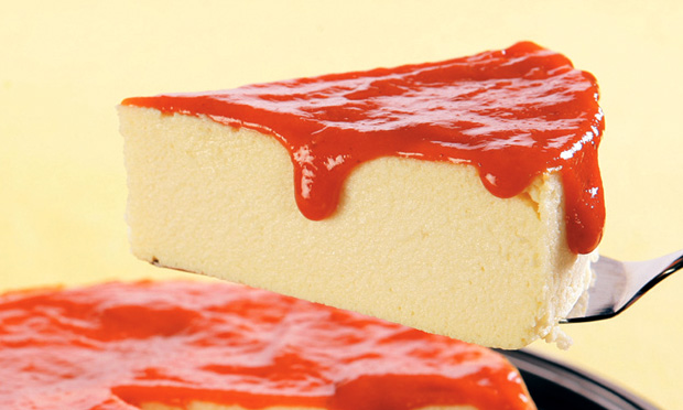 Torta cheesecake de liquidificador com calda
