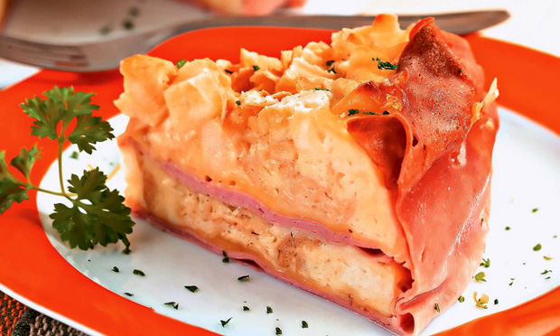 Torta de mortadela e queijo