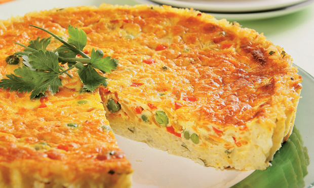 Torta de vegetais com massa de arroz