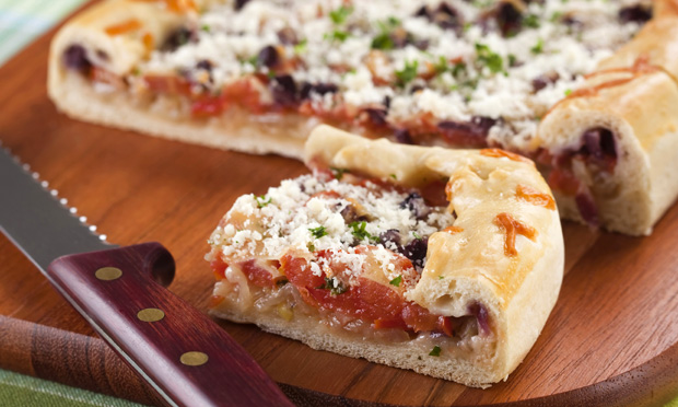 Torta italiana de cebola, tomate e azeitona