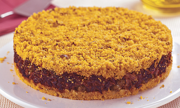 Torta de pernil com massa de farofa