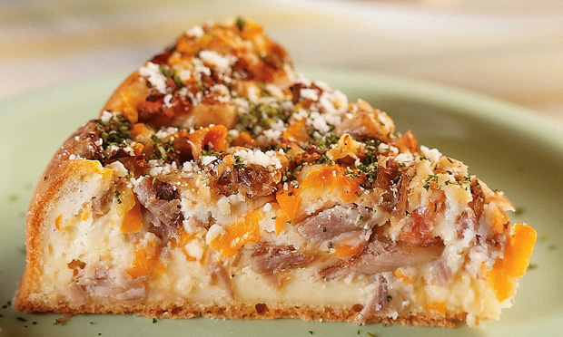 Torta salgada com sobras de carnes