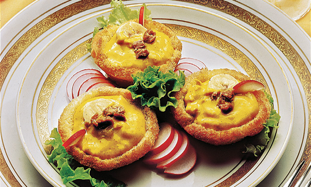 Tortinha de pão de forma com frango ao curry