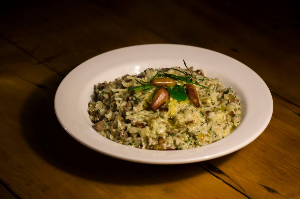 Risoto de cordeiro com pinhão