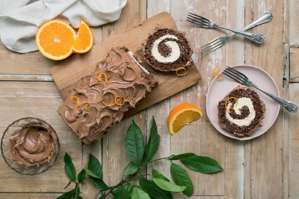 Rocambole de chocolate e laranja