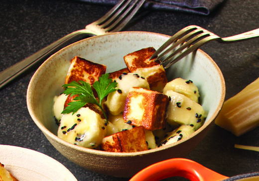Salada de banana e queijo coalho