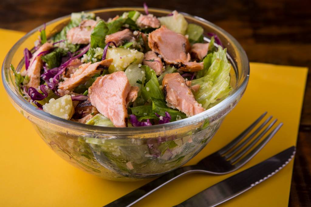 Salada Chop Chop de salmão