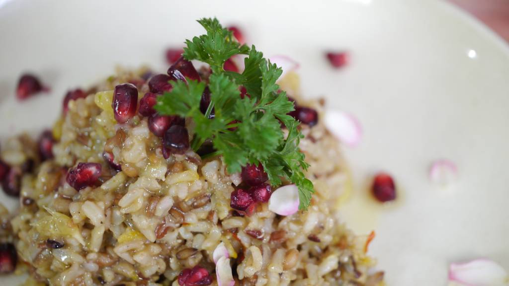 Salada de grãos, romã e laranja