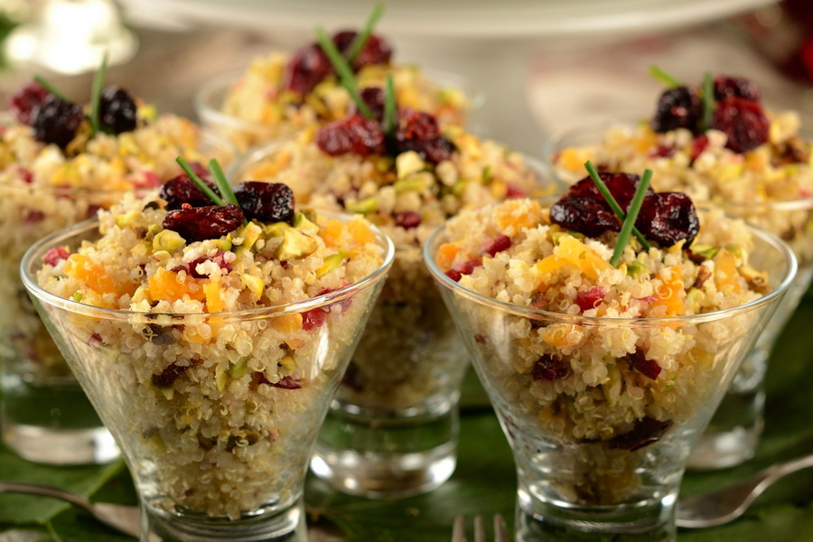 Salada de quinoa com legumes