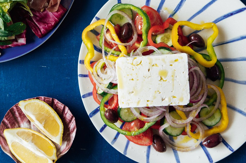 Salada grega com queijo feta