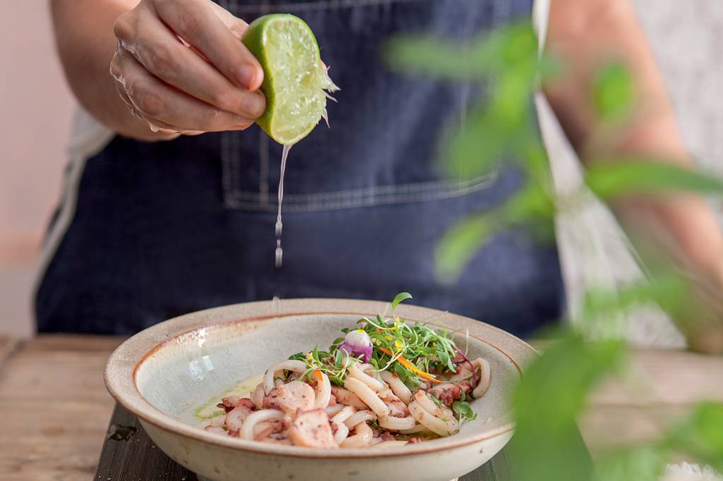 Salada morna de polvo e lula